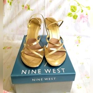 Women's Gold Nine West Leather Stylish Buckle Strapped Heeled Sandals. Size 9